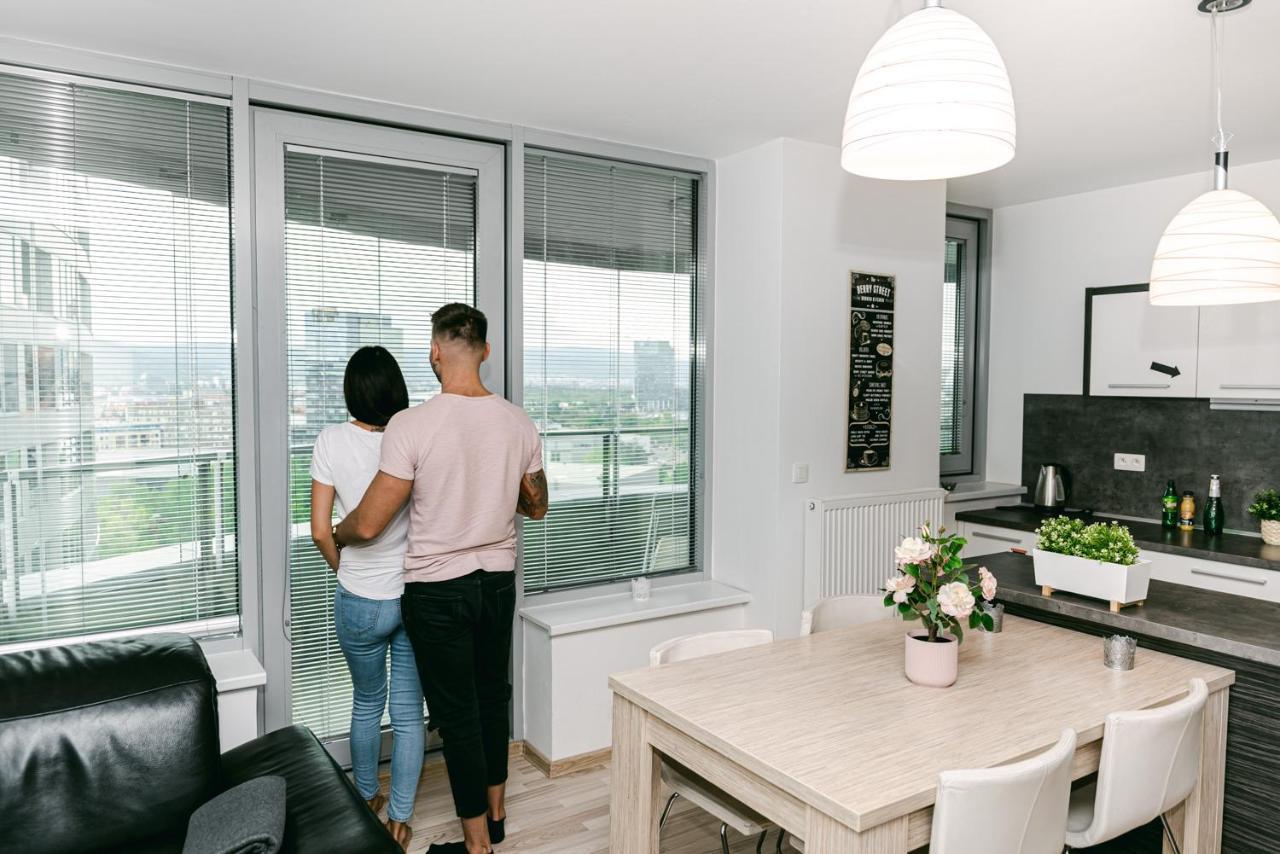Slavic Spacious Apartment บราติสลาวา ภายนอก รูปภาพ