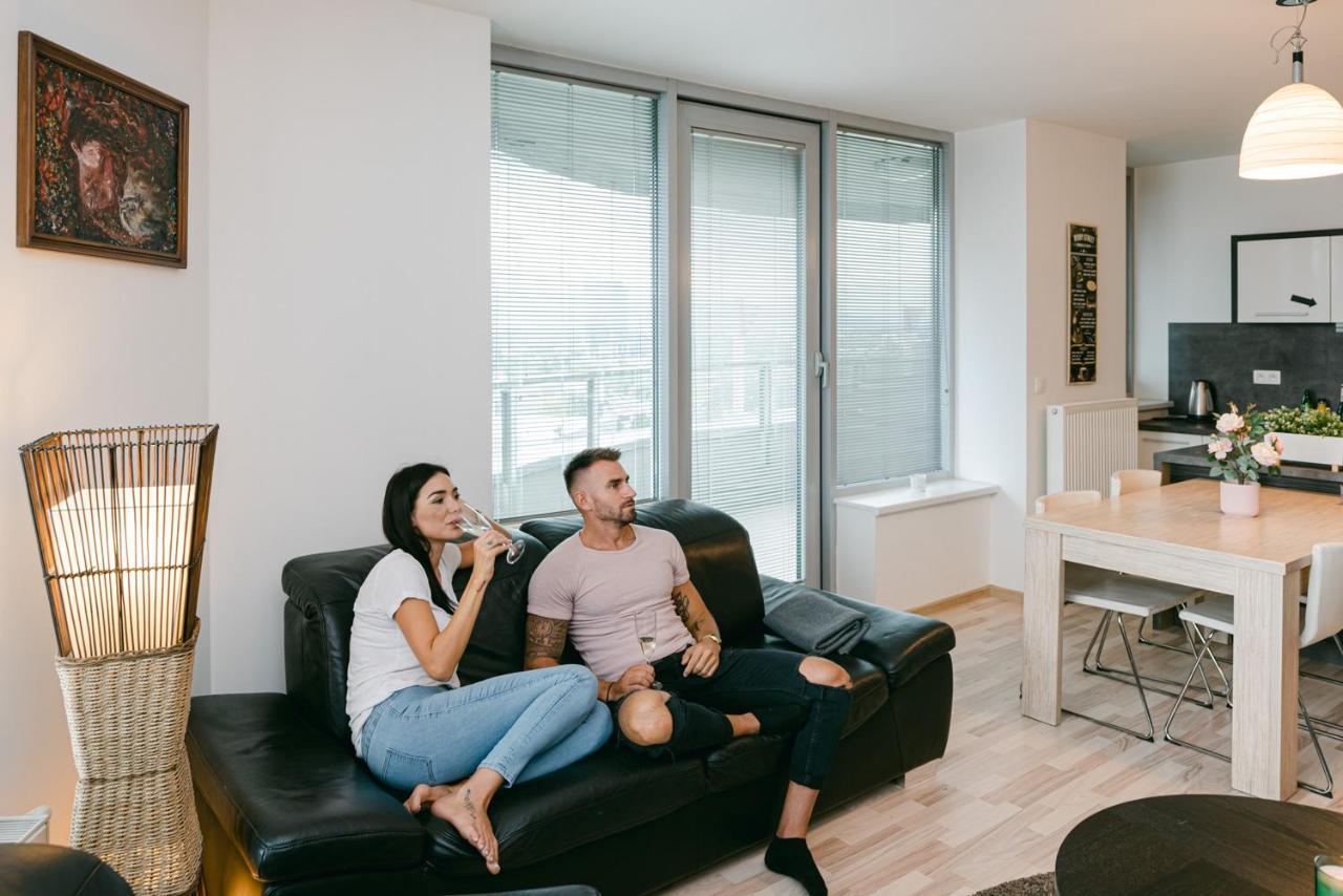 Slavic Spacious Apartment บราติสลาวา ภายนอก รูปภาพ