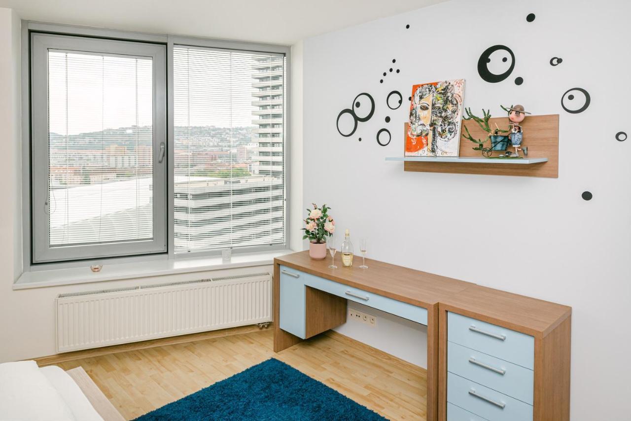 Slavic Spacious Apartment บราติสลาวา ภายนอก รูปภาพ