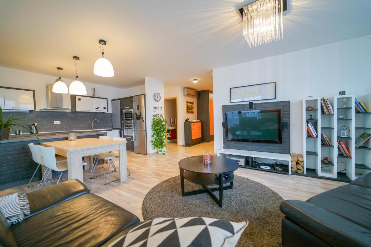 Slavic Spacious Apartment บราติสลาวา ภายนอก รูปภาพ